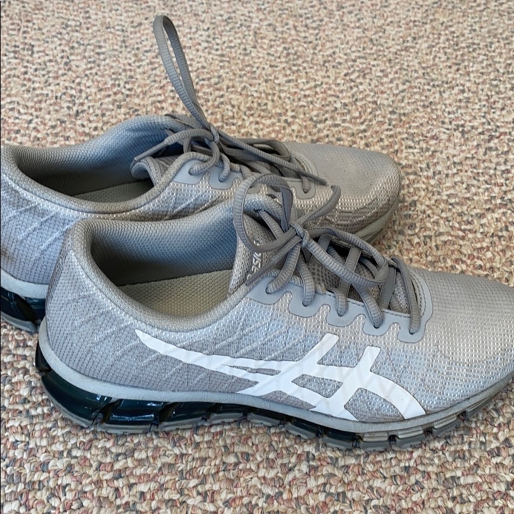 Light Grey Acics